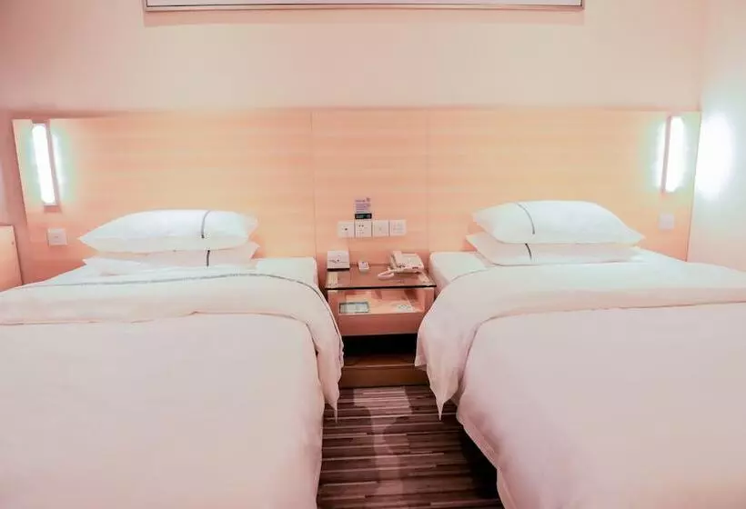 Hotelli Cc Inn Guangzhou Renhe Station