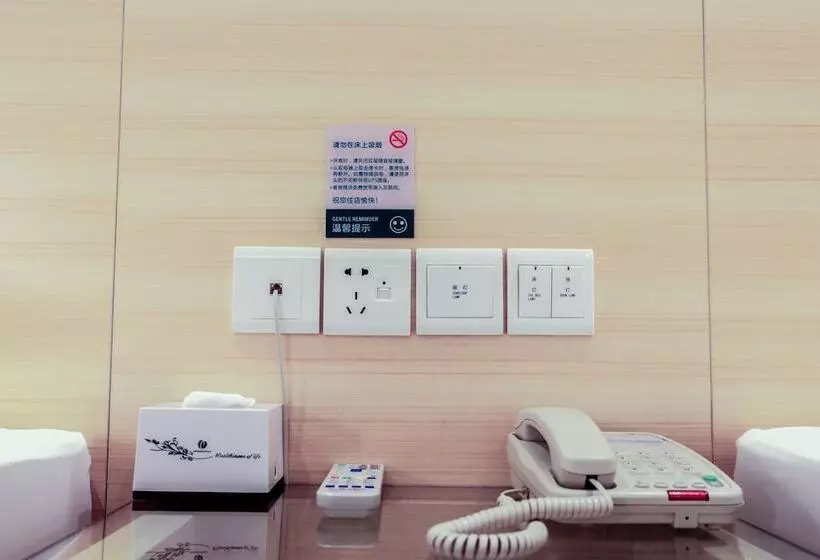 Hotelli Cc Inn Guangzhou Renhe Station