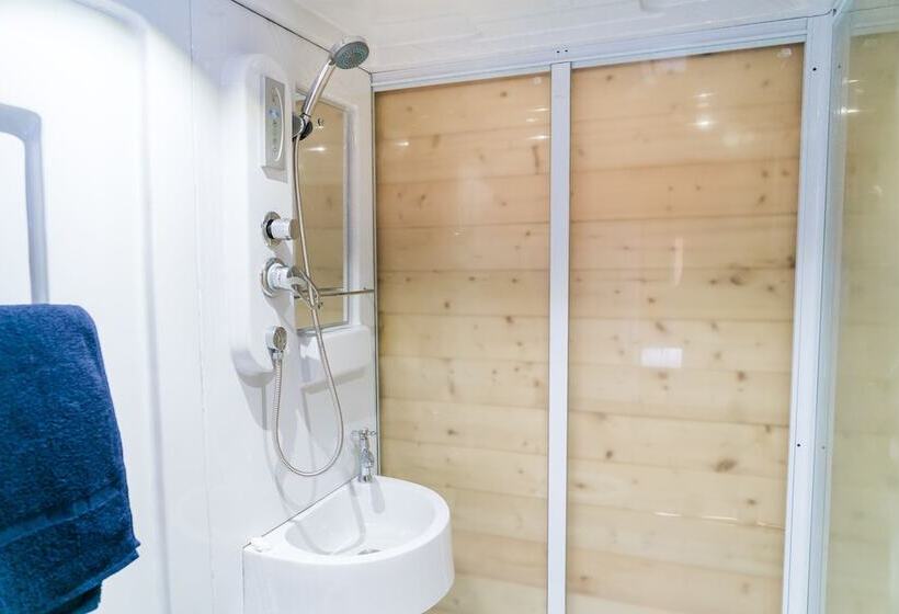 فندق Les Beach Chalets