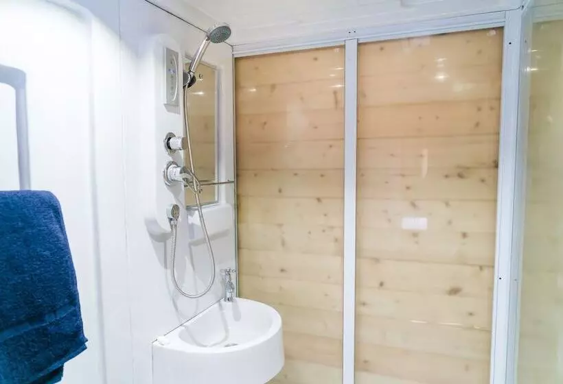 هتل Les Beach Chalets