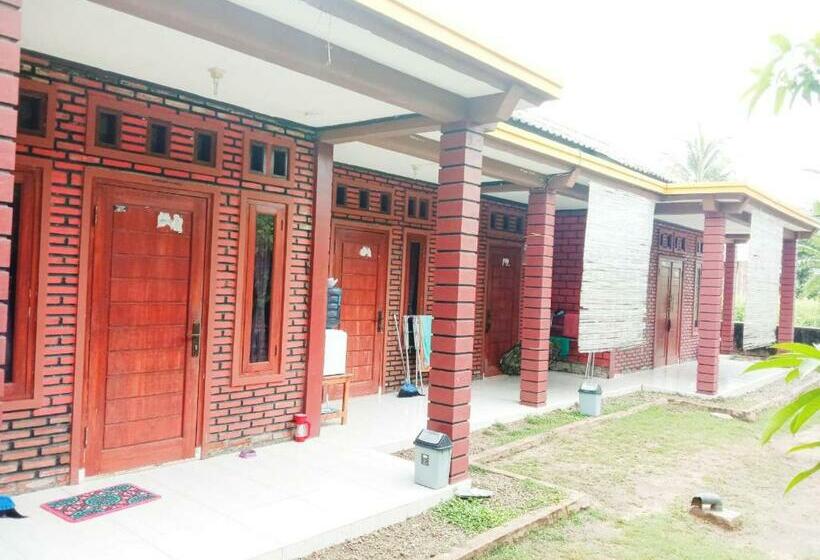 فندق Oyo 3303 Penginapan Putri Asih Sawarna