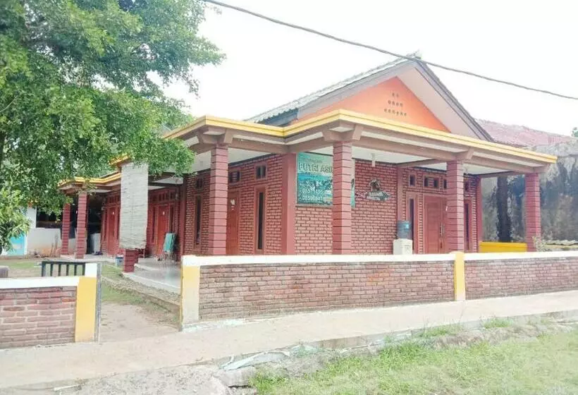 Hotelli Oyo 3303 Penginapan Putri Asih Sawarna