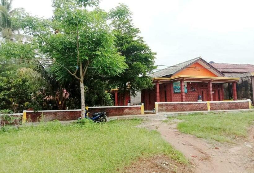 فندق Oyo 3303 Penginapan Putri Asih Sawarna