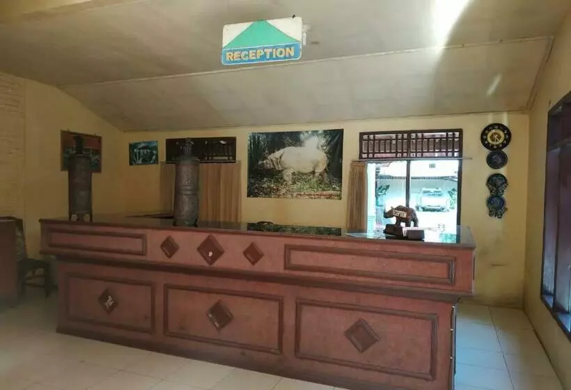 Hotelli Oyo 3303 Penginapan Putri Asih Sawarna