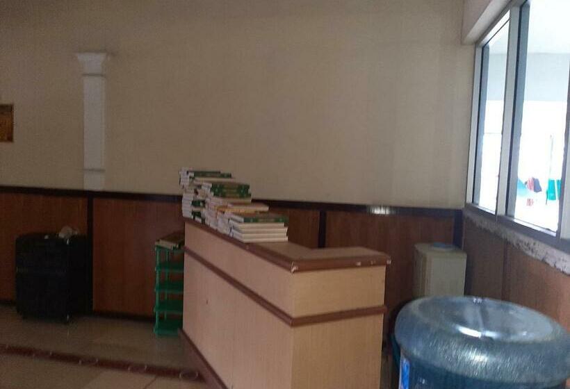 فندق Oyo 3303 Penginapan Putri Asih Sawarna