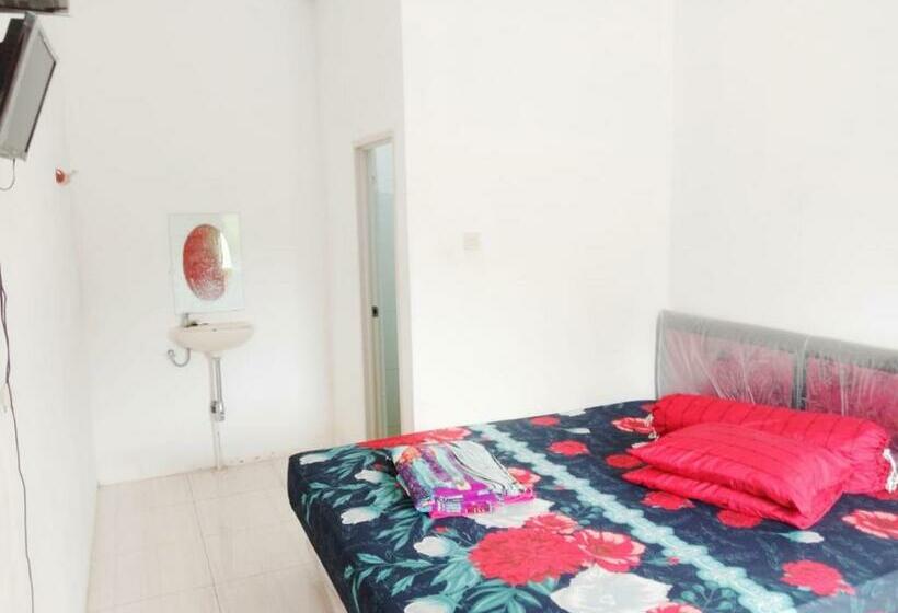 فندق Oyo 3303 Penginapan Putri Asih Sawarna