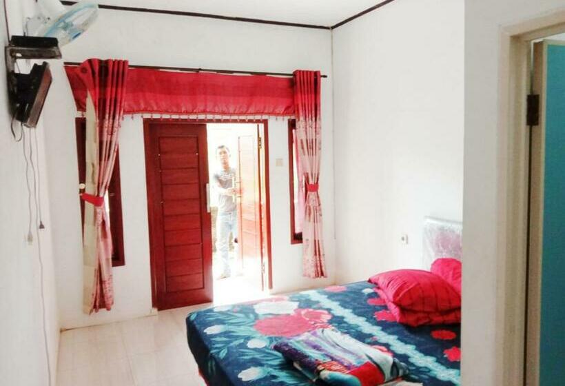 فندق Oyo 3303 Penginapan Putri Asih Sawarna