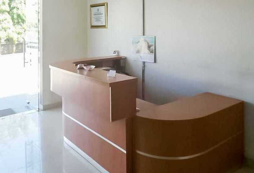 Hotel Reddoorz Near Pantai Panjang Bengkulu 2