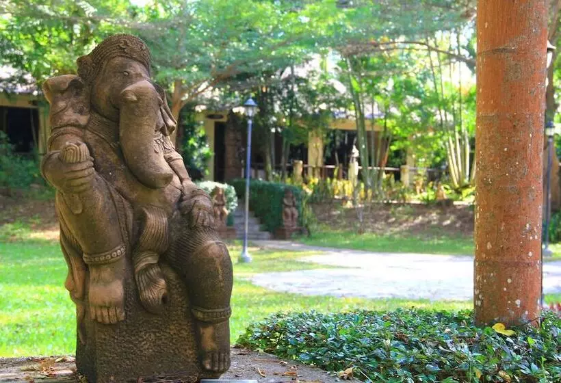 Hotelli The Hub Erawan Resort