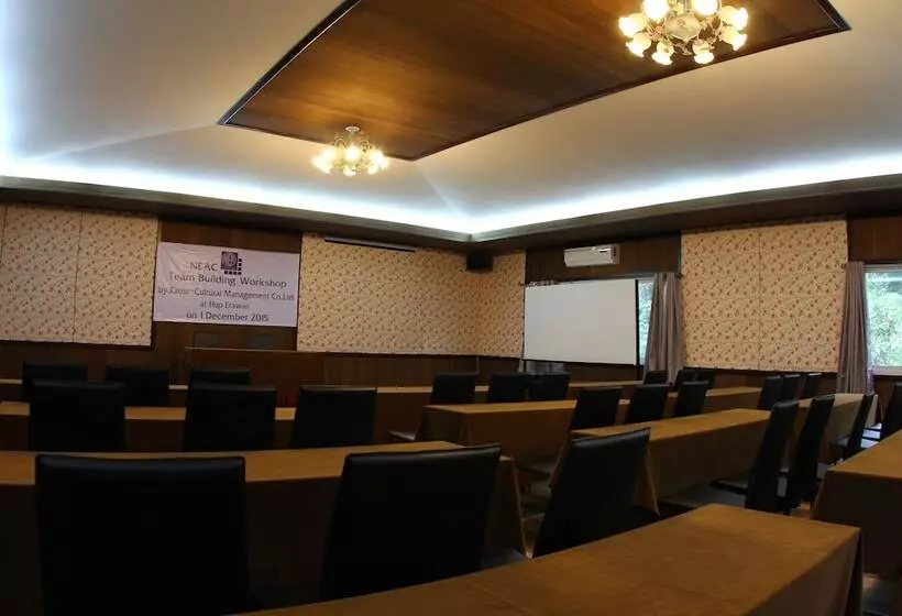 Hotelli The Hub Erawan Resort