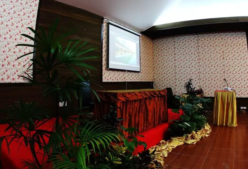 Hotelli The Hub Erawan Resort