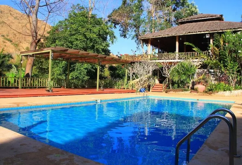 Hotelli The Hub Erawan Resort