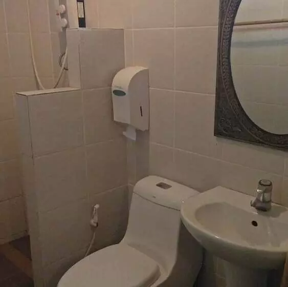 Hotelli The Hub Erawan Resort