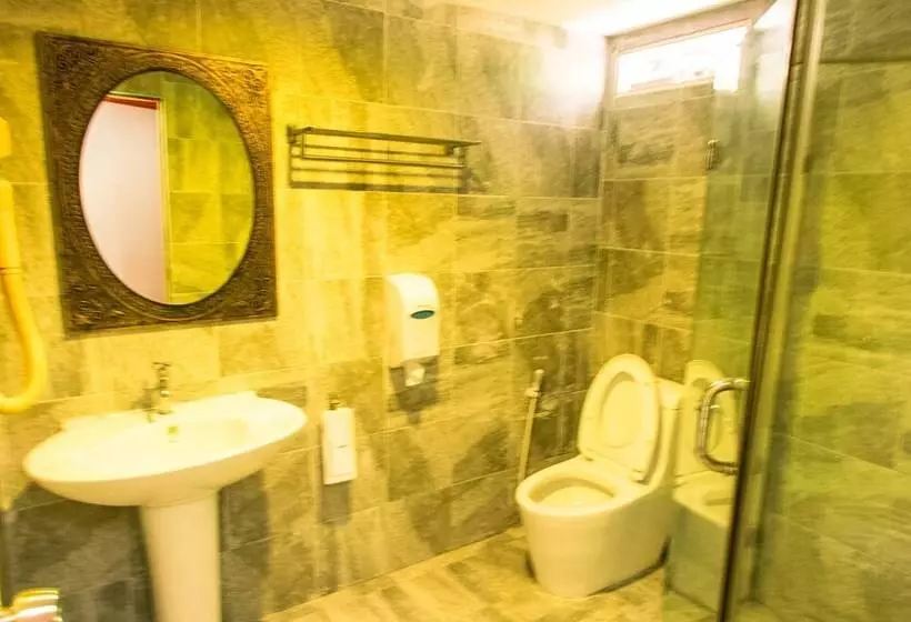 Hotelli The Hub Erawan Resort