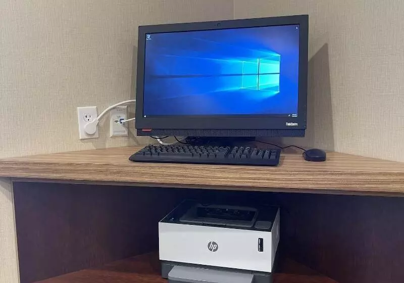 ホテル Towneplace Suites By Marriott Grand Rapids Airport Southeast