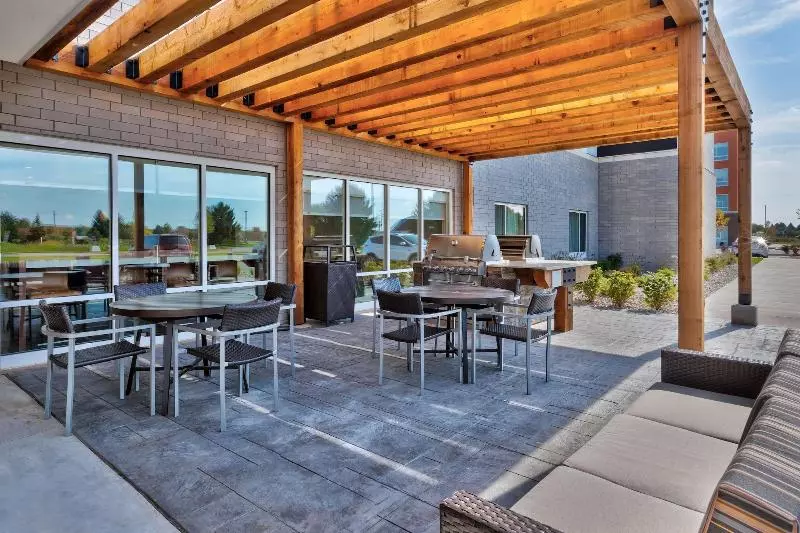 ホテル Towneplace Suites By Marriott Grand Rapids Airport Southeast