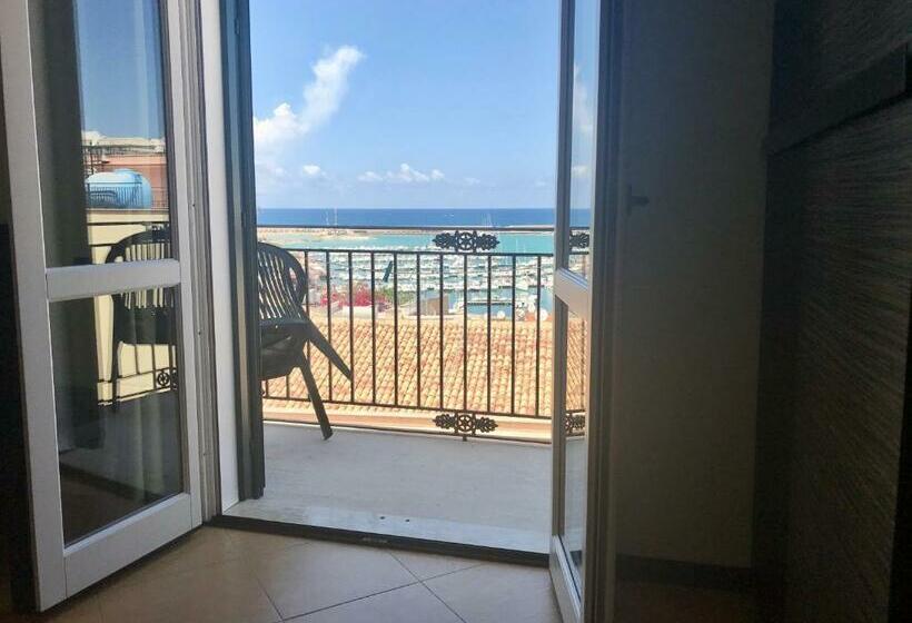 פנסיון Castellammare Smart Rooms