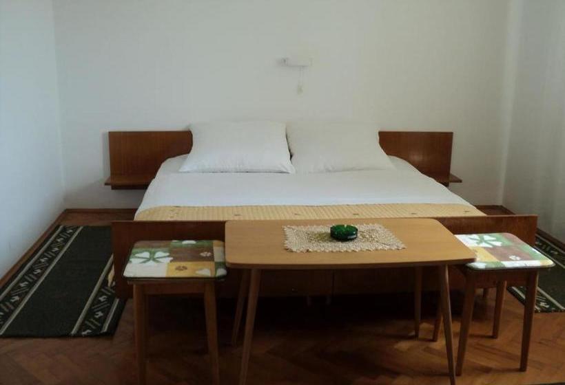 펜션 Double Room Banjol 11716b