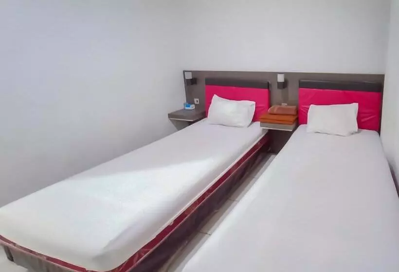 ペンション Reddoorz Syariah Near Q Mall Banjarbaru