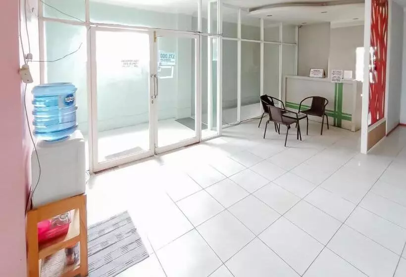 ペンション Reddoorz Syariah Near Q Mall Banjarbaru