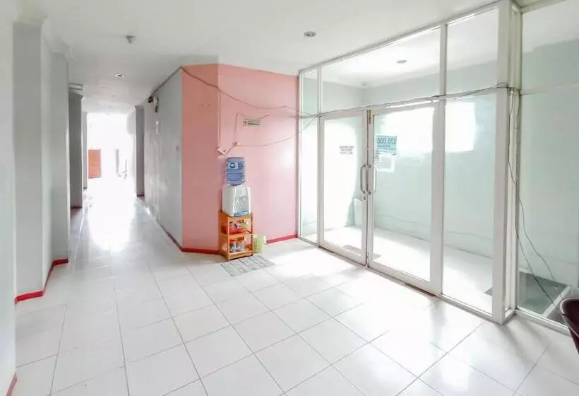 ペンション Reddoorz Syariah Near Q Mall Banjarbaru