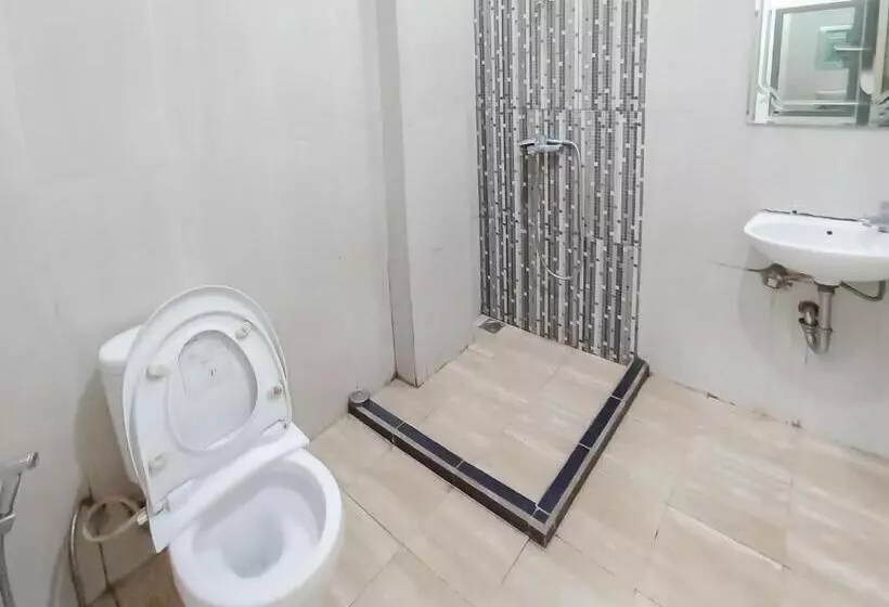 ペンション Reddoorz Syariah Near Q Mall Banjarbaru