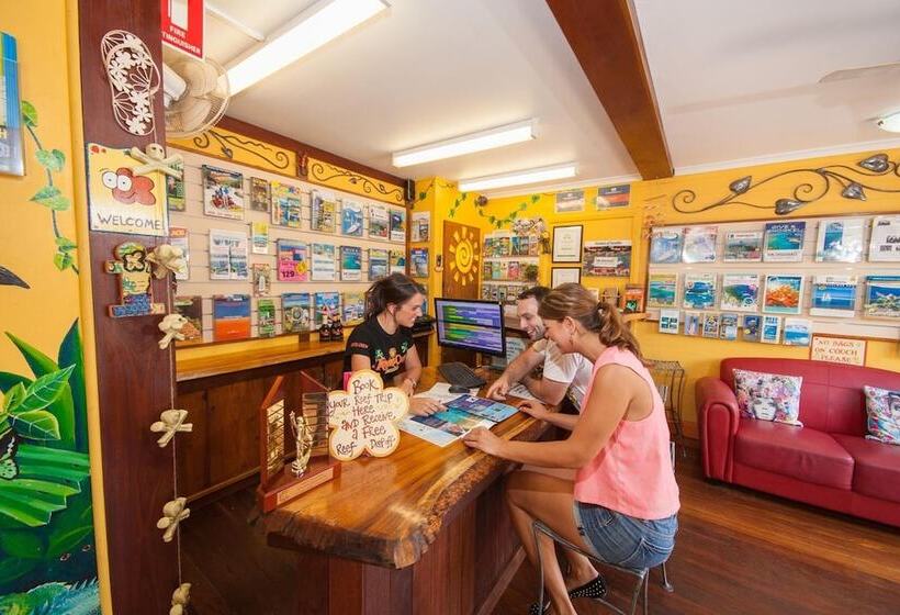 호스텔 Travellers Oasis