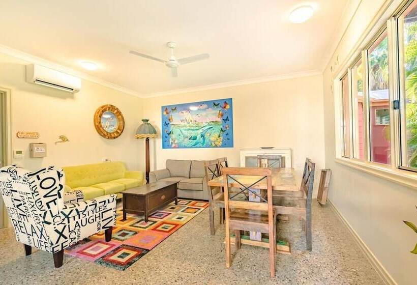 호스텔 Travellers Oasis