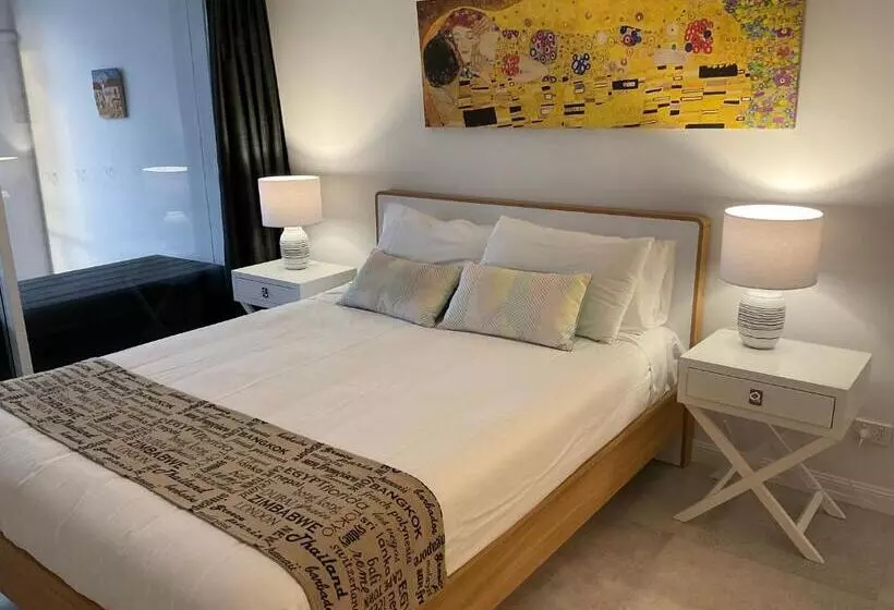 Broadbeach Holiday Apartments