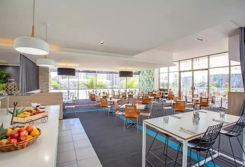 ホテル Apartments On 22 View Avenue, Surfers Paradise