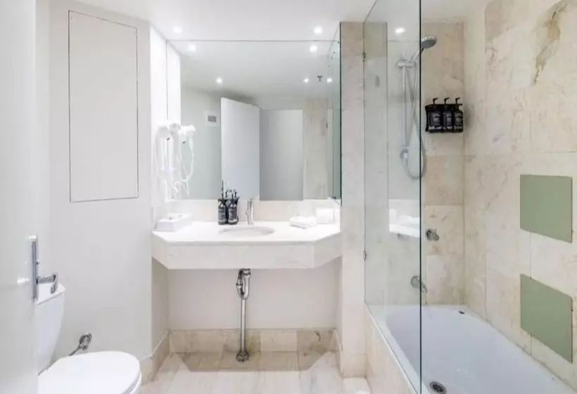 ホテル Apartments On 22 View Avenue, Surfers Paradise