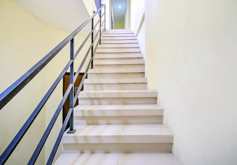 هتل Oyo 2509 Central District Residence