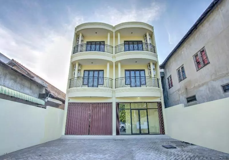 هتل Oyo 2509 Central District Residence