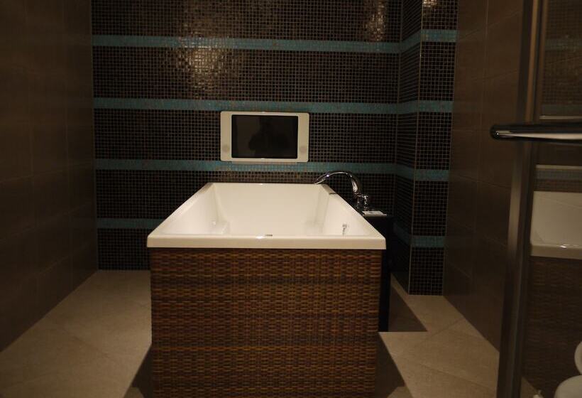 فندق W   Adults Only