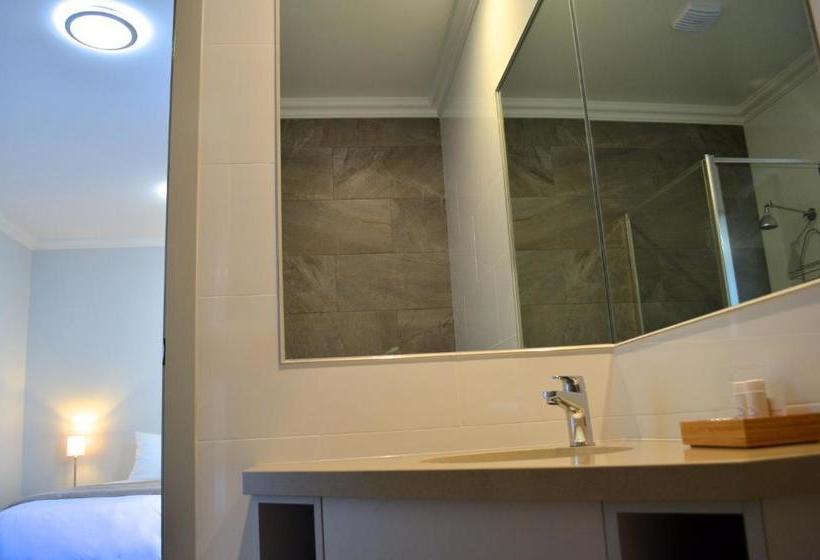 Mansfield Apartments