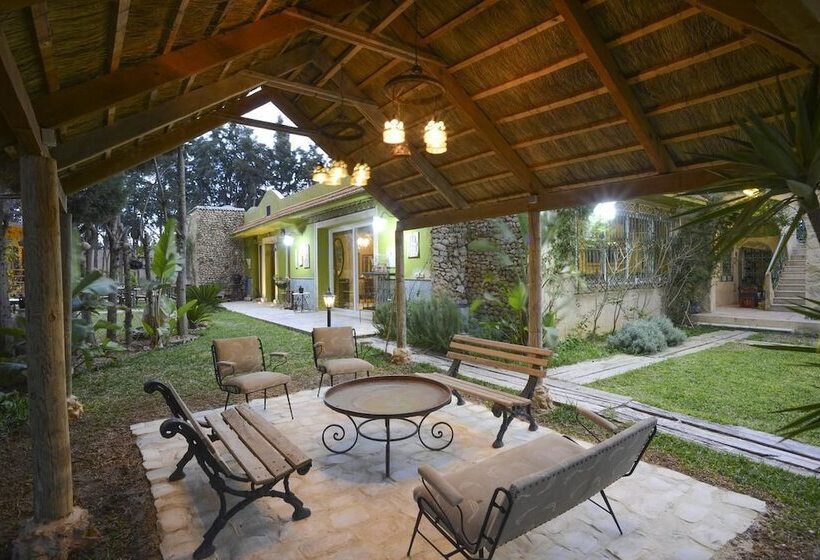 Pensió Carthage Hill