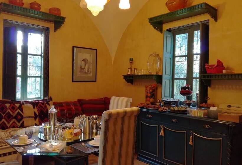 Pensió Carthage Hill