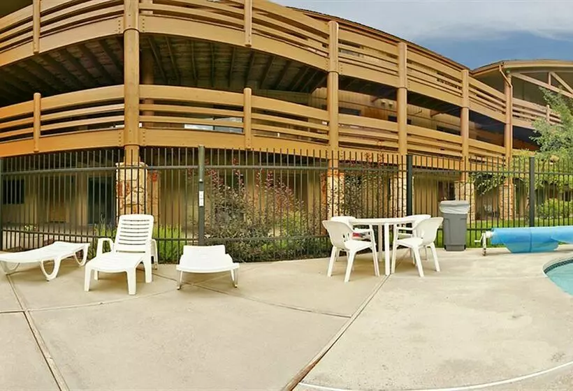 Отель All Seasons Condominiums