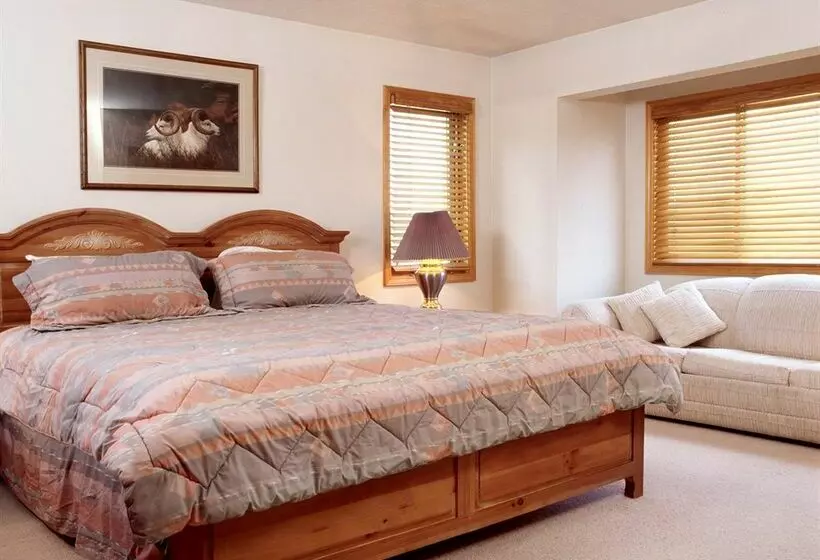 Отель All Seasons Condominiums