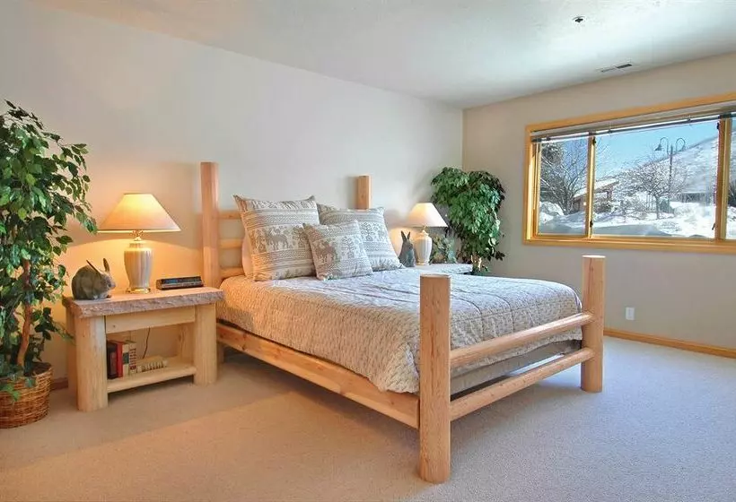 Отель All Seasons Condominiums