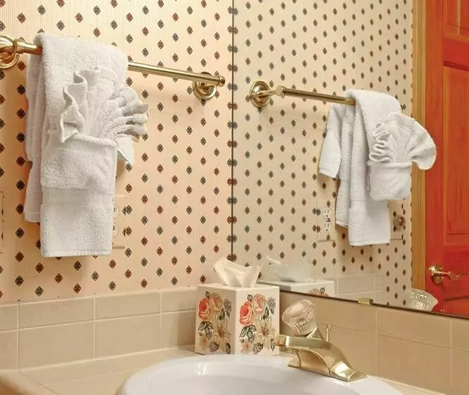 Отель All Seasons Condominiums