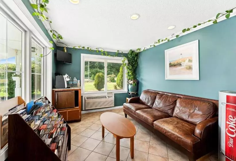 هتل Americas Best Value Inn Stonington Mystic