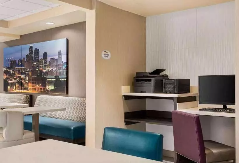 هتل Baymont By Wyndham Springfield I44