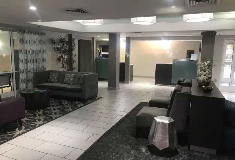 هتل Baymont By Wyndham Springfield I44