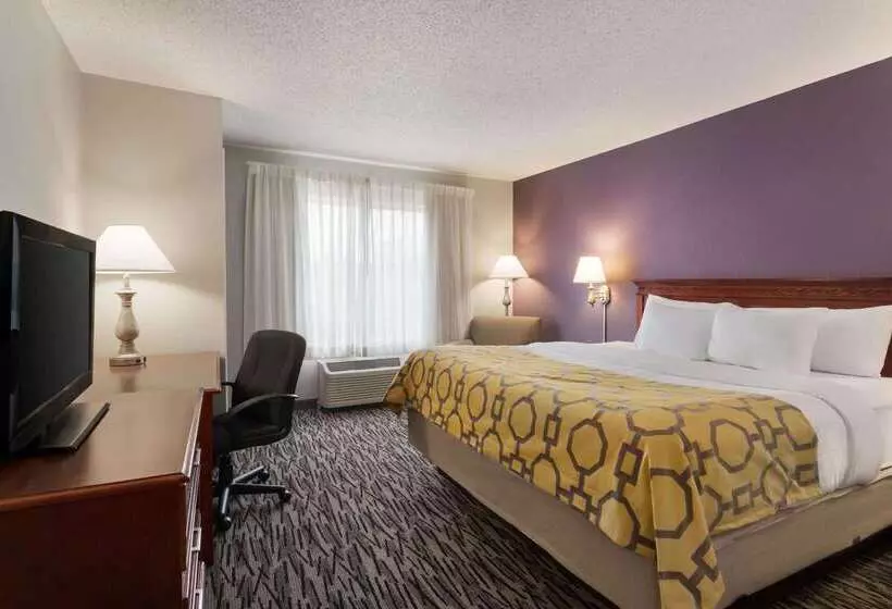 هتل Baymont By Wyndham Springfield I44