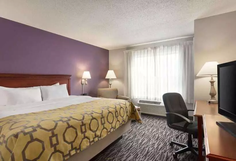 هتل Baymont By Wyndham Springfield I44