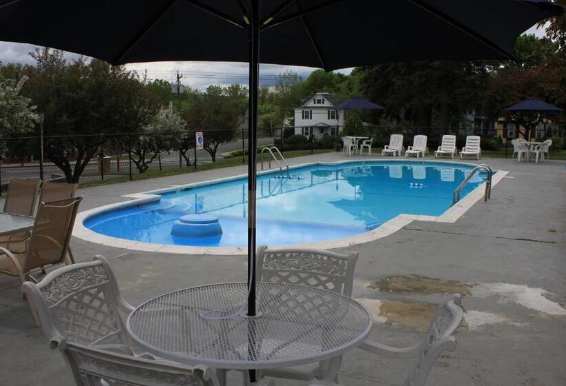 فندق Berkshire Inn