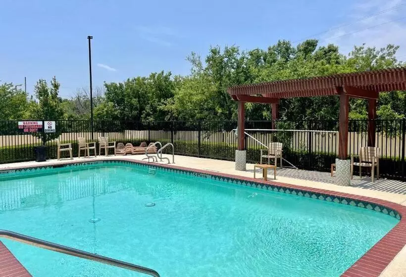 Отель Best Western Roanoke Inn & Suites