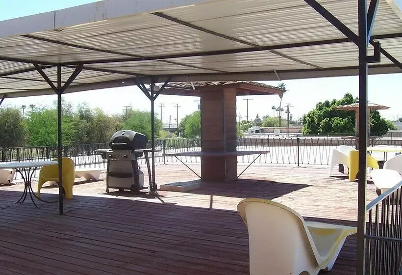 酒店 Brunners Inn & Suites