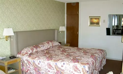 酒店 Brunners Inn & Suites